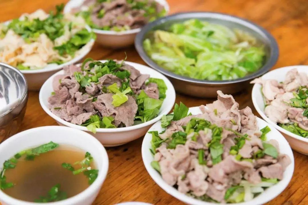 乐山，一座你不胖都对不起的城市