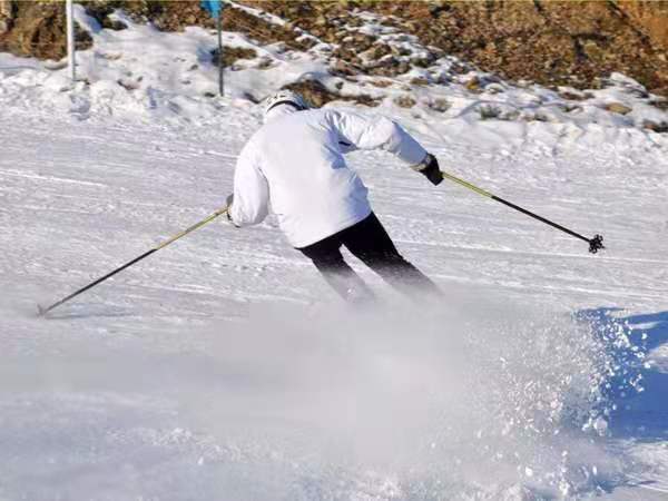 西柏坡温泉滑雪场简介,石家庄西柏坡温泉滑雪场