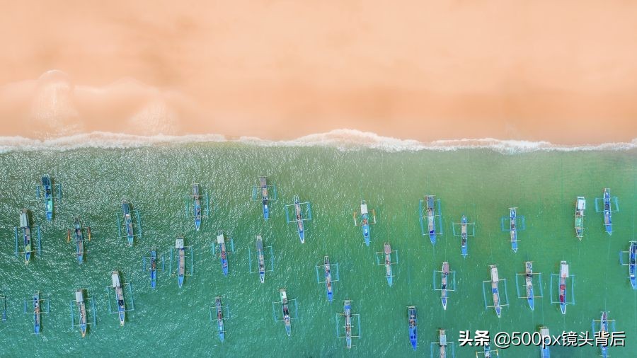 蓝火，是游客追逐和观赏对象；而硫磺矿，更是矿工赖以生存的物品