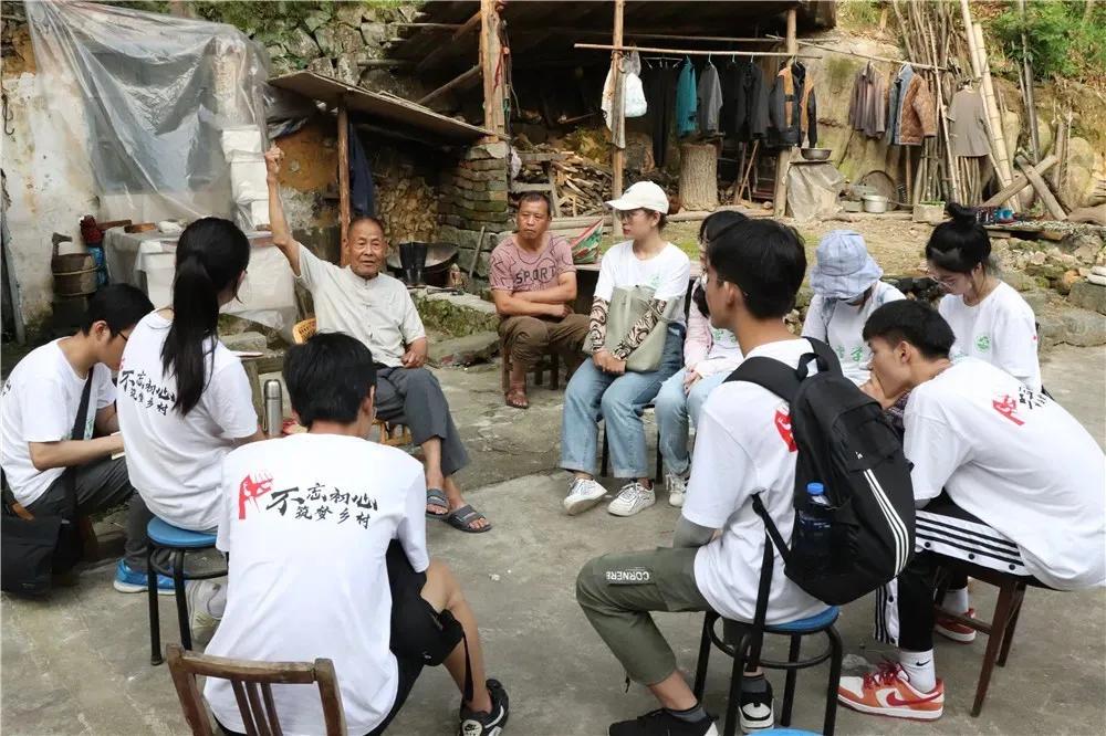 国防教育是幼儿的必修课,国防教育进校园童心共筑中国梦