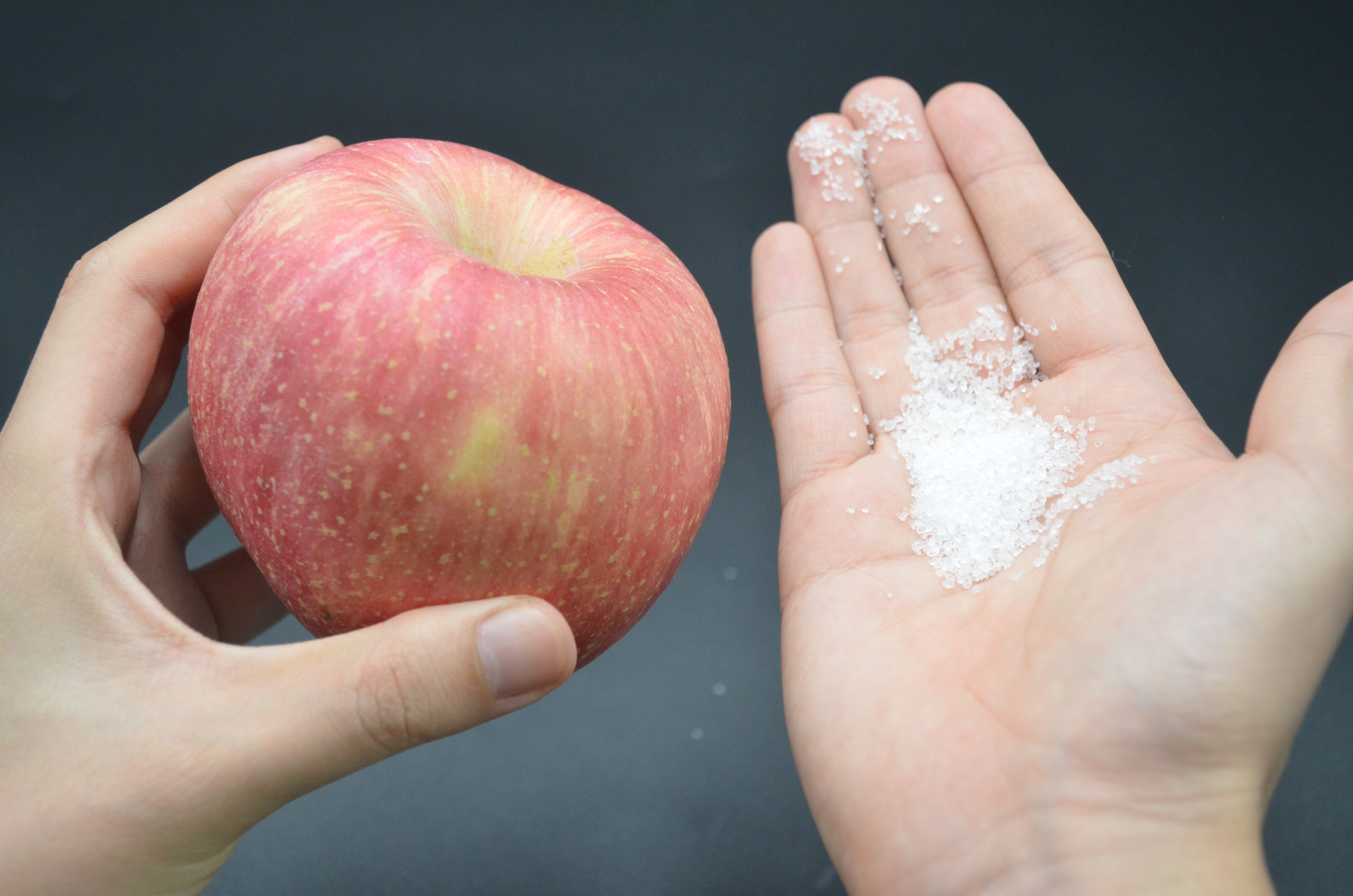 清水洗苹果正确方法,用清水洗脸怎样洗得干净