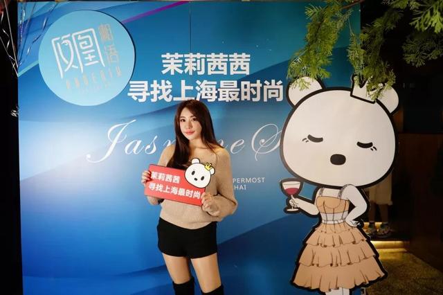 魔都居然也有凤凰古镇了？不用去湖南也能吃到正宗鱼头王！