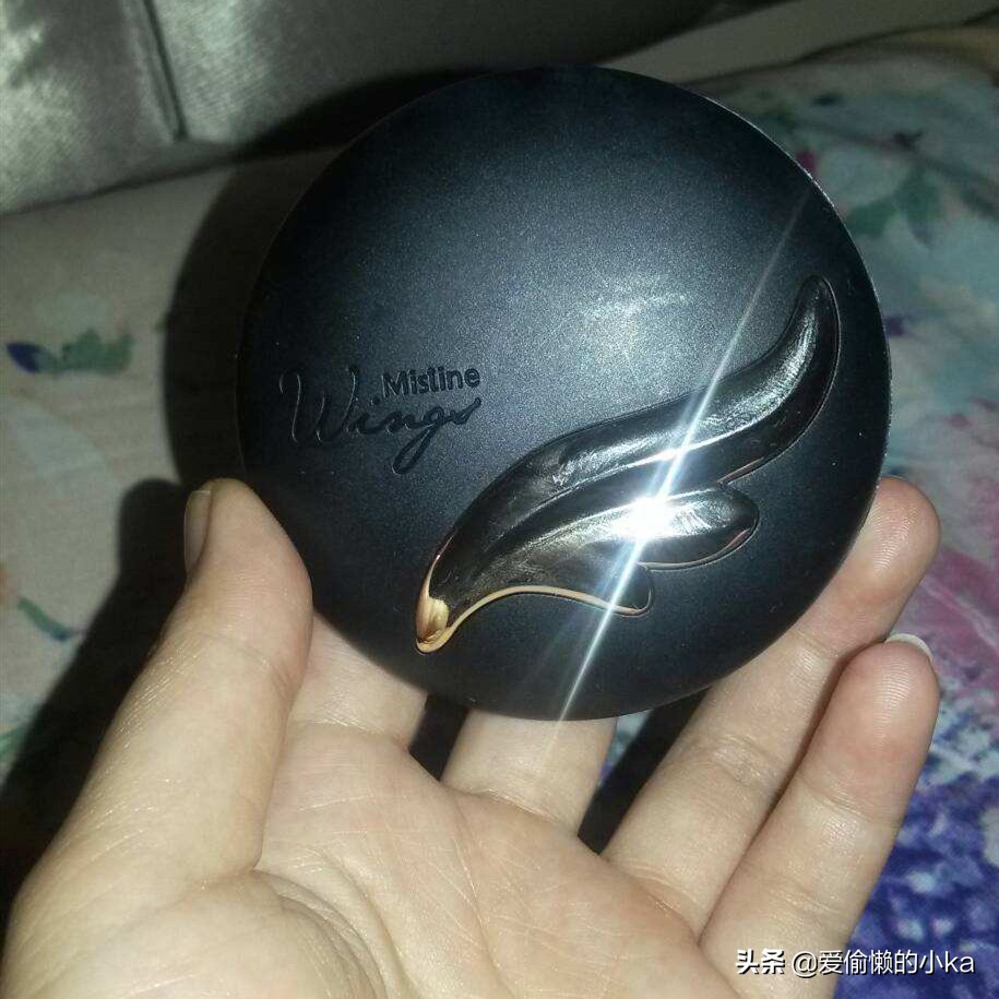 出汗出油还想持久不脱妆?你需要一盒好用的定妆粉