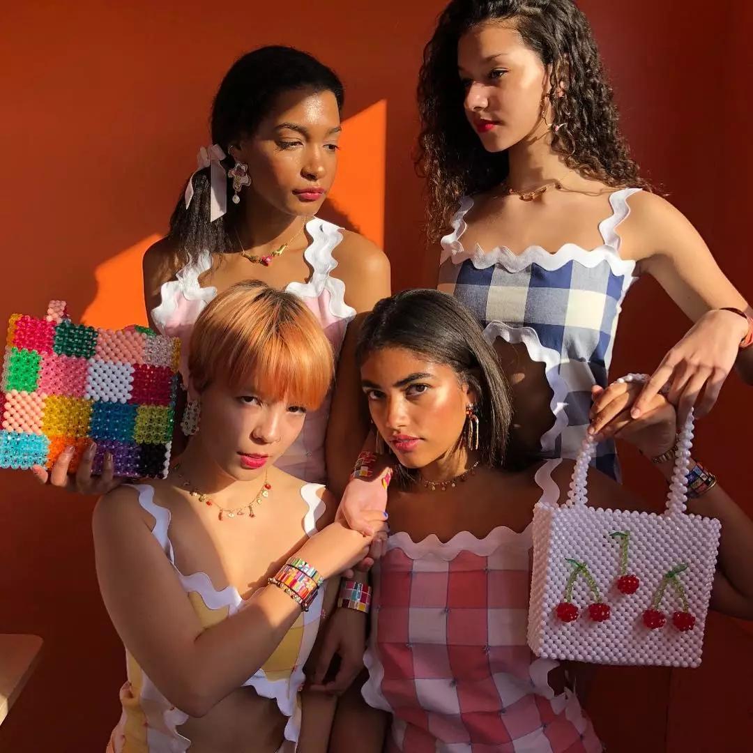 2020冬天流行什么包包款式,今年流行的串珠包