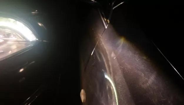 珠海男子下楼挪车撞上奔驰，刮出两条划痕竟被要价5万！一气之下报警却反被抓走！