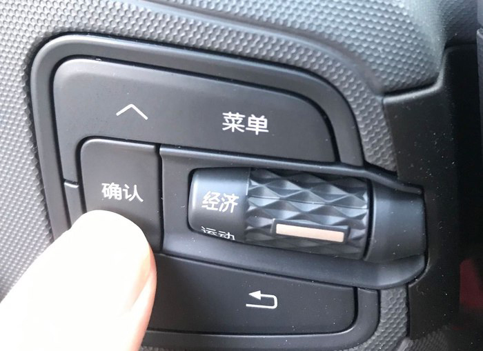 小伙开宝骏E200上高速，飞奔183公里去相亲，成功见到了妹子