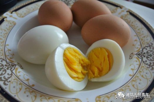 过了寒食是清明。煮鸡蛋,卷单饼,转完秋千放风筝。