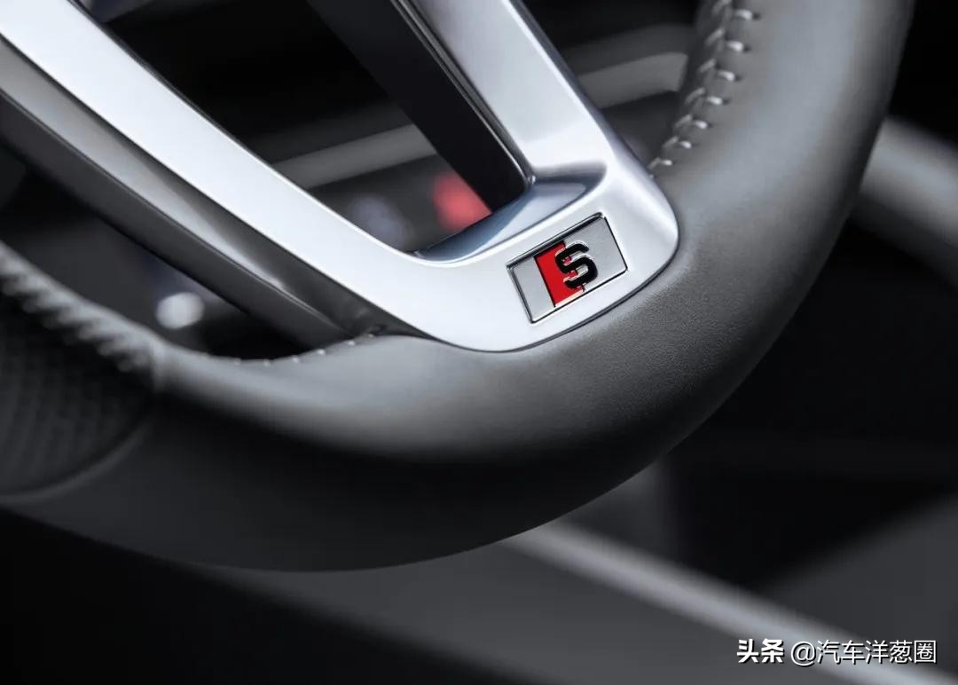 宝马换新车标了！蓝天白云帅炸，以后黑白标只代表低端宝马车主？