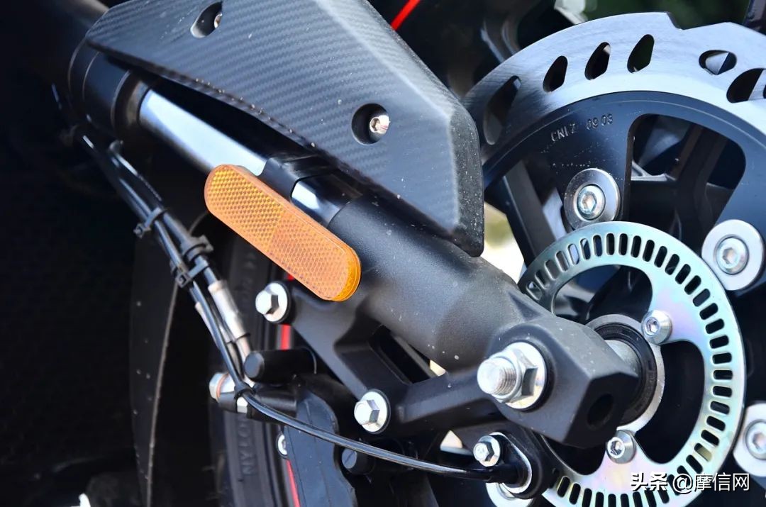 无极300rr和阿普利亚250选哪个好,2万公里的无极300rr值得买吗