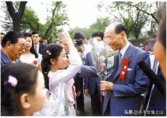 亚洲娱乐之王，香港成就“东方好莱坞”奠基人，传奇的一生！