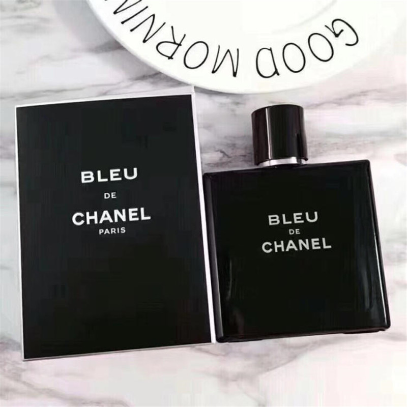 陈伟霆香奈儿黑色小香风外套,香奈儿的蔚蓝陈伟霆同款