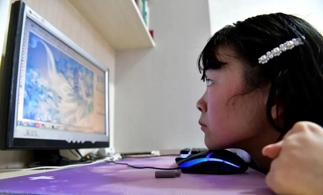 残疾女孩咬木棍创作10余部小说,残疾女孩咬木棍打字