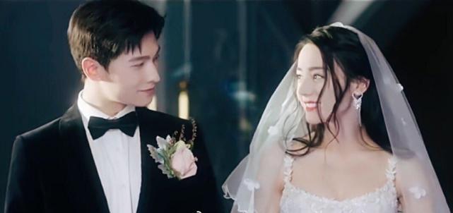 杨洋和迪丽热巴活动同台,你是我的荣耀庆功宴杨洋迪丽热巴