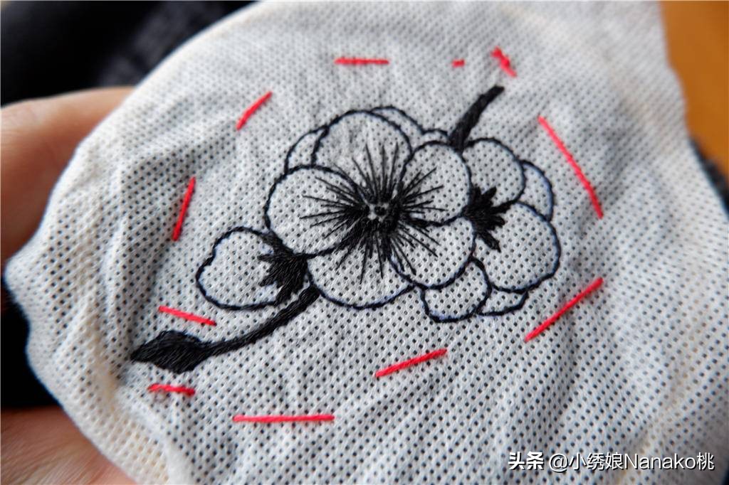 纯色衣物污渍洗不掉,衣服脏了怎么用刺绣遮住简单