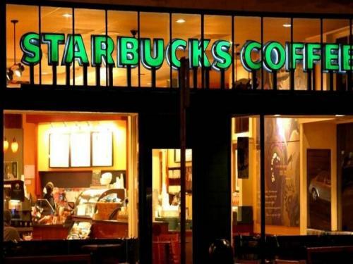 仅开11间餐厅就能在香港股票上市；农夫山泉母公司跨界推出喷雾