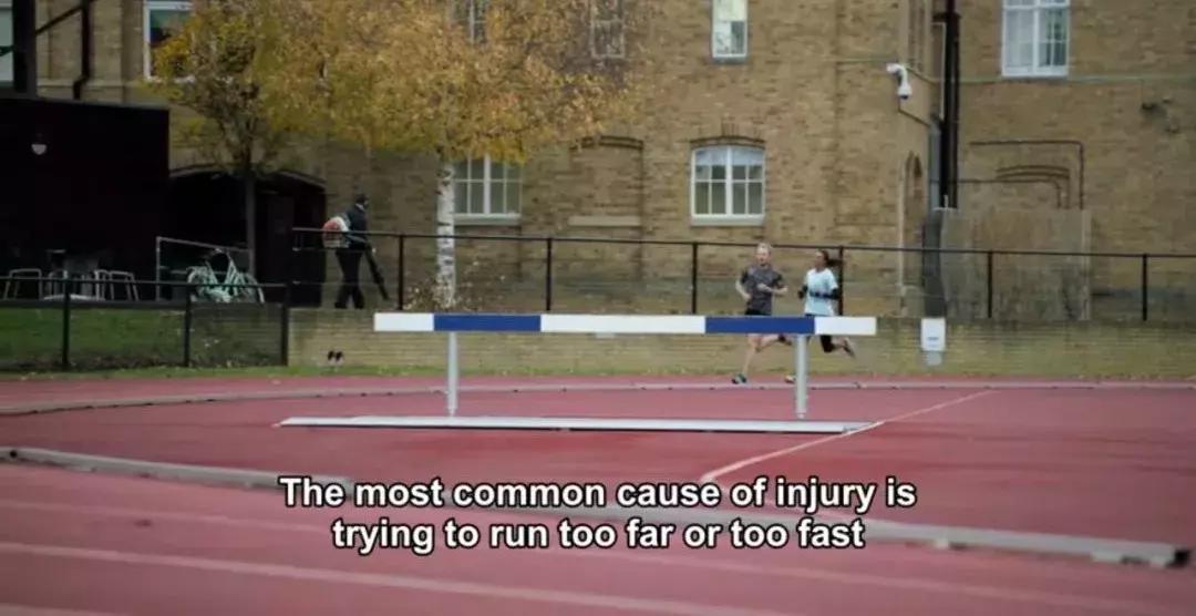 快走比跑步更毁膝盖,散步和跑步哪个更伤膝盖