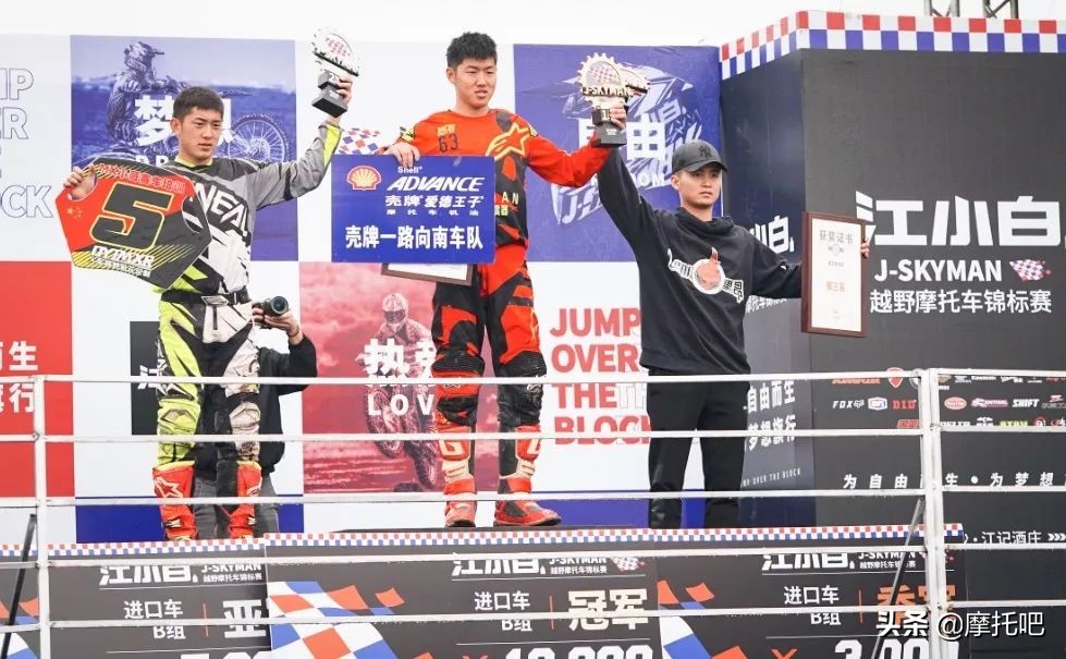 这摩托真好喝。。。不对....这酒真好骑！