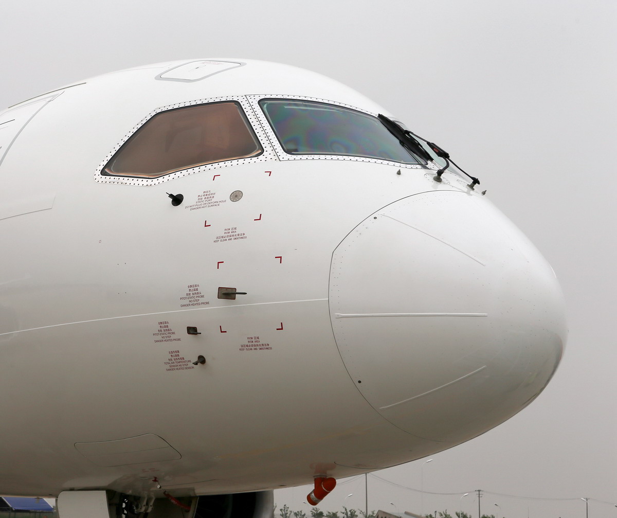 俄航在暴风雨中安全起降,俄航暴风雨中安全起降