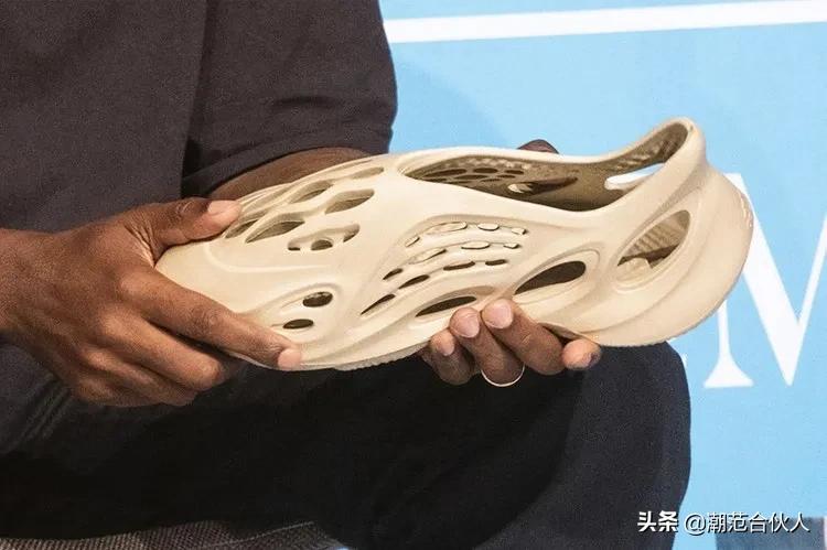 比yeezy舒服的鞋,yeezy拖鞋比yeezy大几码