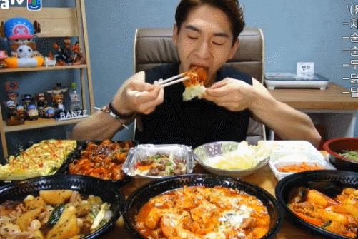 拿命在吃！吃完催吐！如果给你100万，你愿不愿意做吃播？