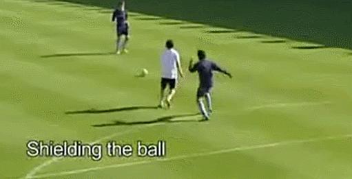 梅西观看自己过人,梅西过人的搞笑视频