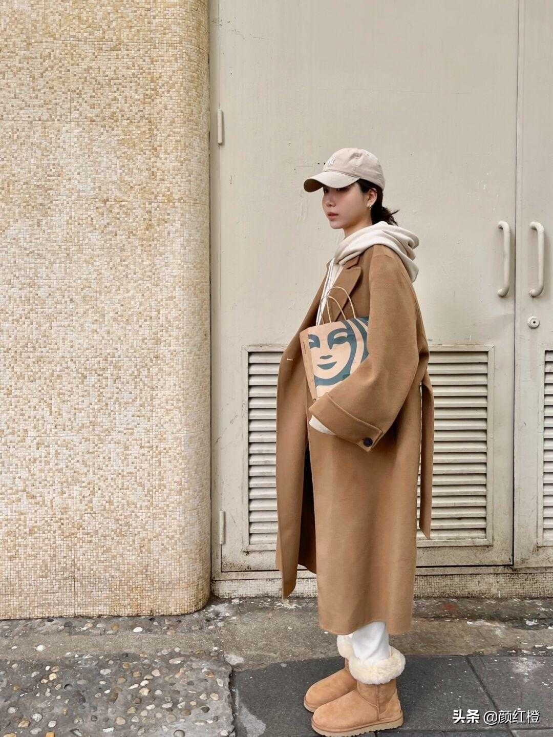 驼色长款大衣冬天怎么搭有女人味,冬季驼色大衣怎么搭配显年轻