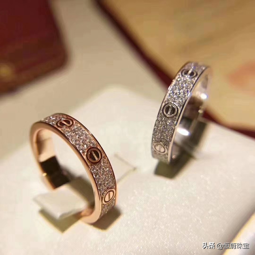 卡地亚love戒指哪款最经典,卡地亚love戒指在实体店多少钱