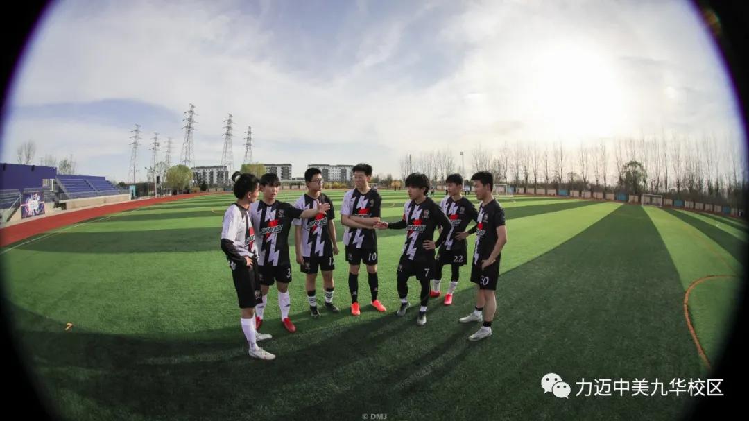 绿茵梦想骄阳下的热血足球赛上演,青春飞扬激情篮球赛