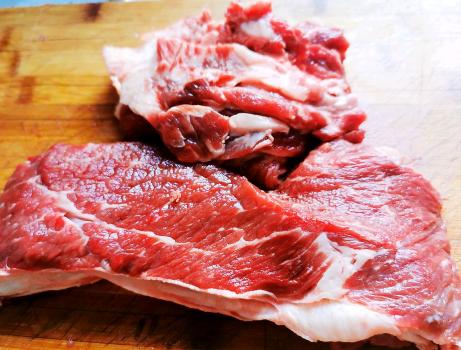 炖牛肉用胡萝卜还是红萝卜,炖牛肉用啤酒还是水