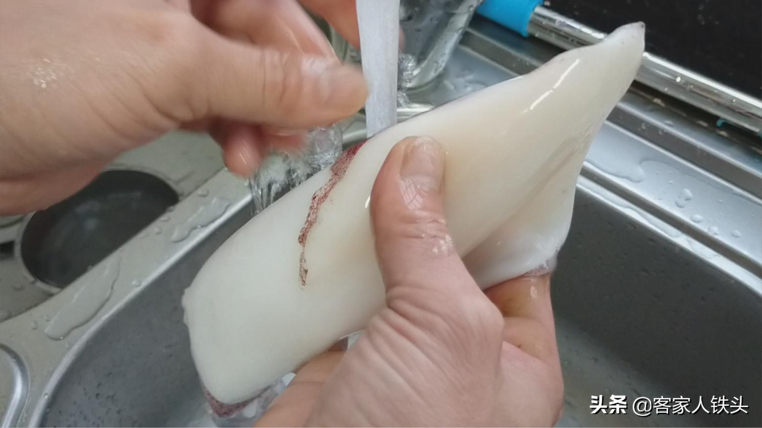 鱿鱼怎么切才好看视频,鱿鱼怎么切才不会卷起来