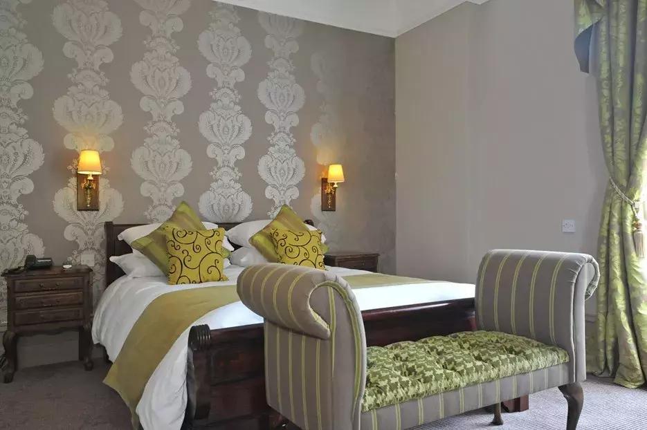 李嘉诚46亿英镑购买的酒吧巨头有何“花招”？