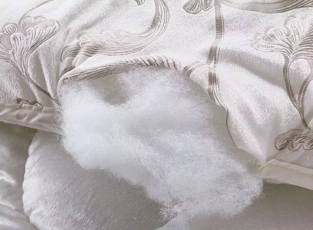 羽绒被跟蚕丝被的纤维是动物纤维,羽绒被蚕丝被大豆纤维被哪个好