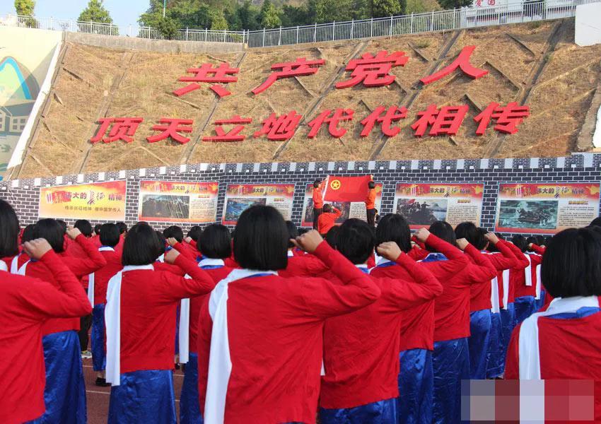 张桂梅，靠“追星”拯救大山少女