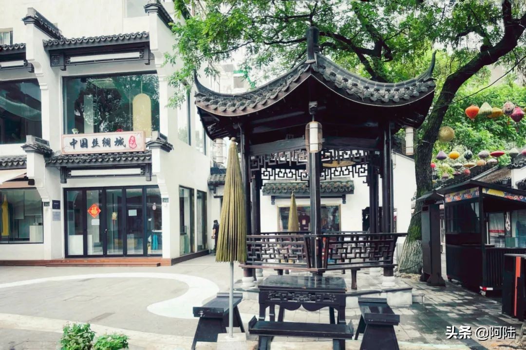 杭州老街丝绸步行街,杭州卖丝绸一条街在什么地方