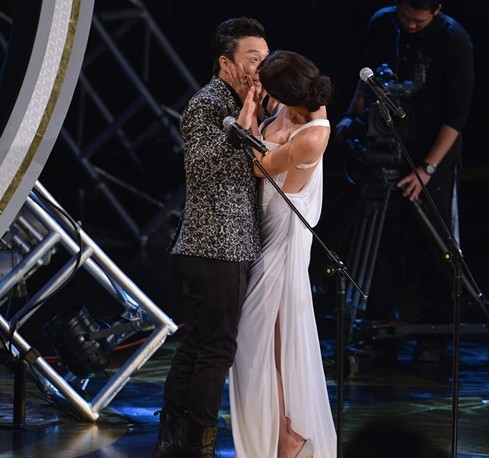 林志玲当众献吻黄渤,林志玲黄渤吻戏视频遭吐槽