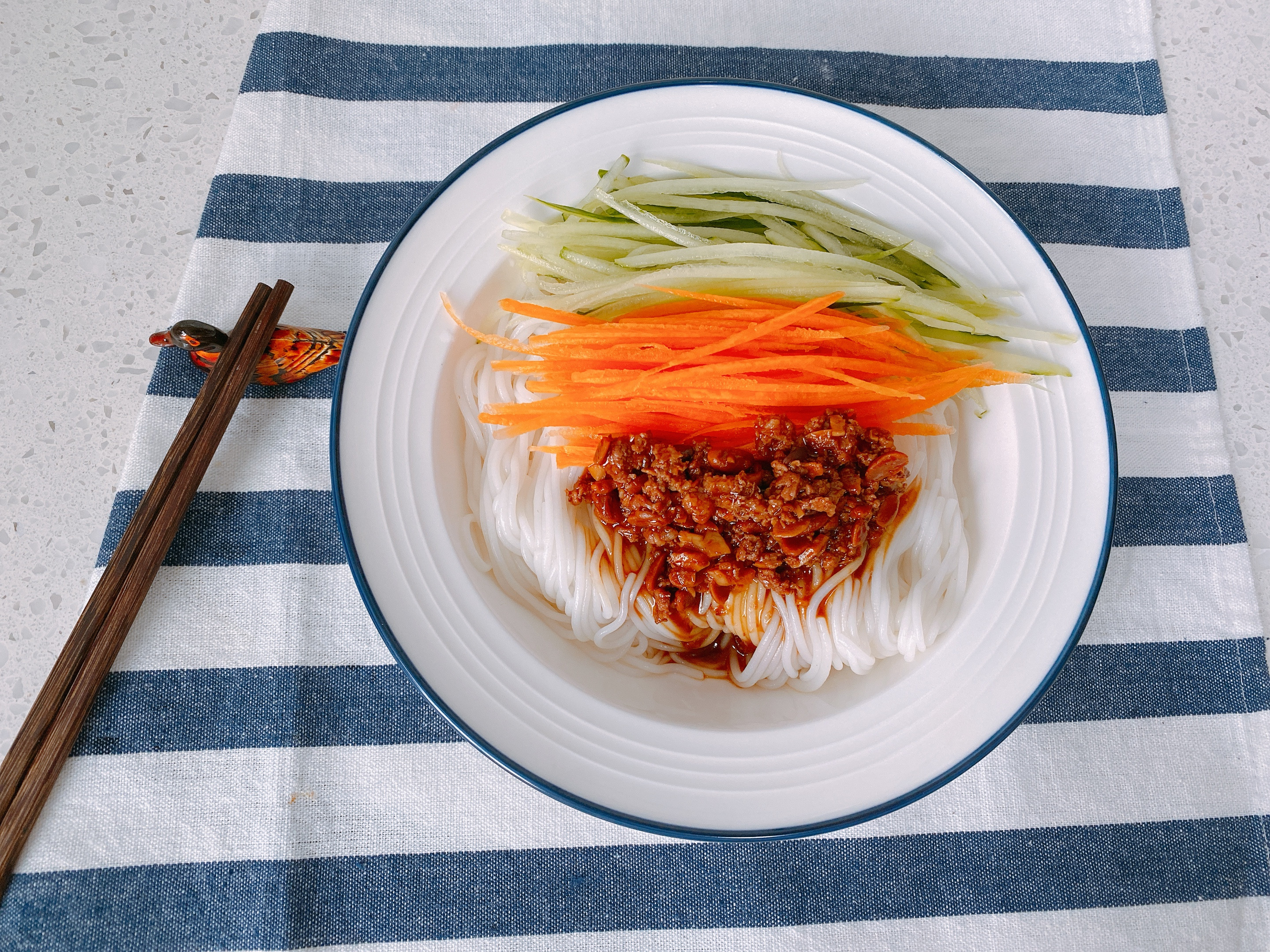 米粉炒粉怎么煮才好吃,在家做三鲜米粉最简单的方法