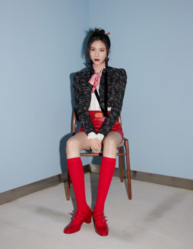 宋妍霏穿高跟长筒靴,宋妍霏同款中筒袜