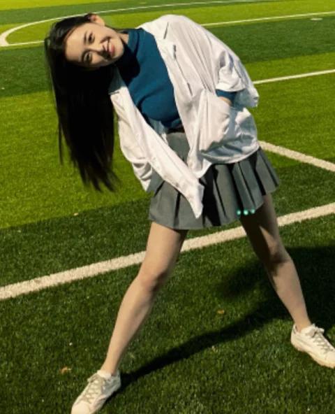 蒋依依上学吗,蒋依依学校时期