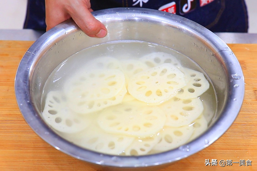 铁锅焯水藕片怎么不发黑,怎么焯水藕片又脆又不发黑