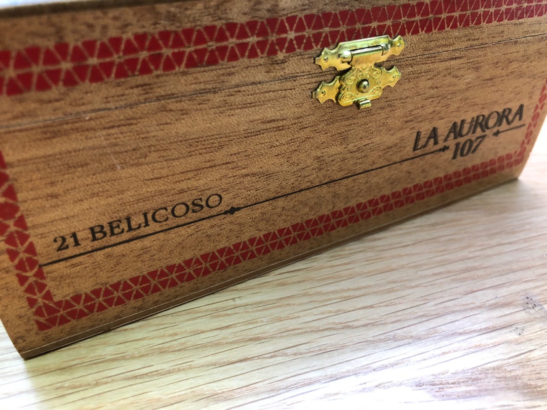 这才是家人想提前开抢的年货！满满一盒100支雪茄，串门走亲戚必