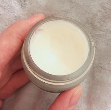 涂了过期的眼霜,抹了五十年的眼霜