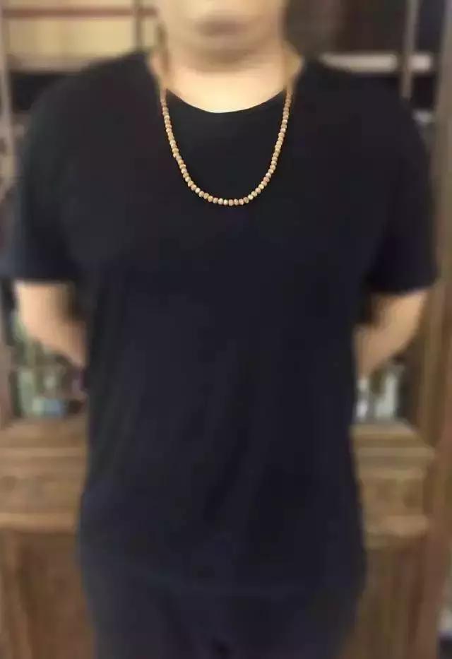 男士戴什么水晶手串最好,男人成年了一般戴什么串