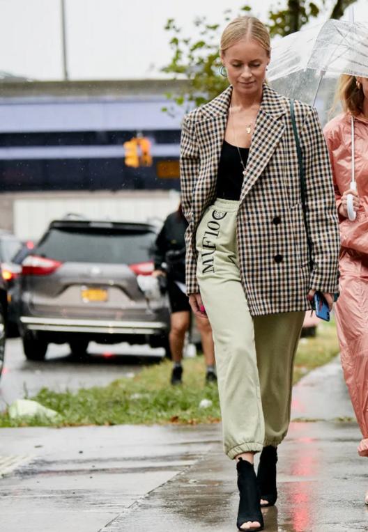 运动裤穿搭青春运动也可以很休闲,运动裤的各种时尚穿搭