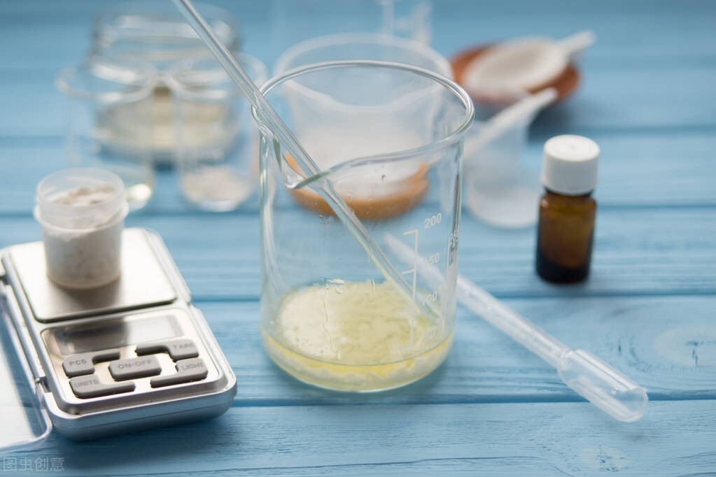 化妆品本土和国际版,化妆品本土版跟免税店区别