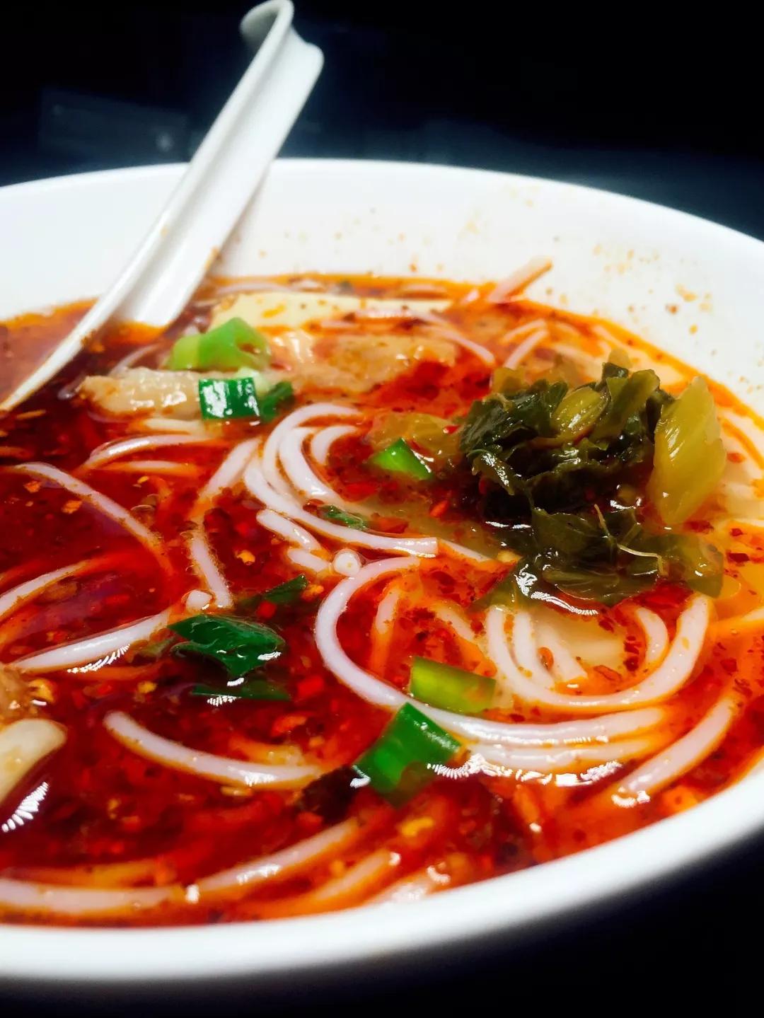 一碗米线斩群妖|我在昆明这5家米线店跪得端端正正