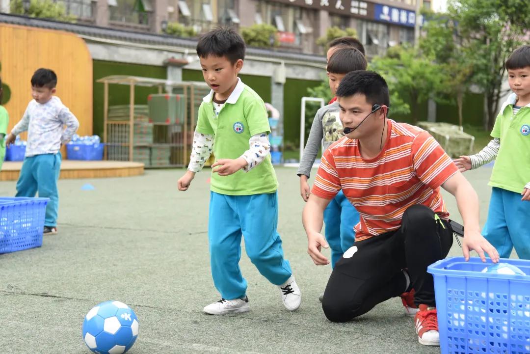 获省优质幼儿园喜报,被评为区示范幼儿园喜报