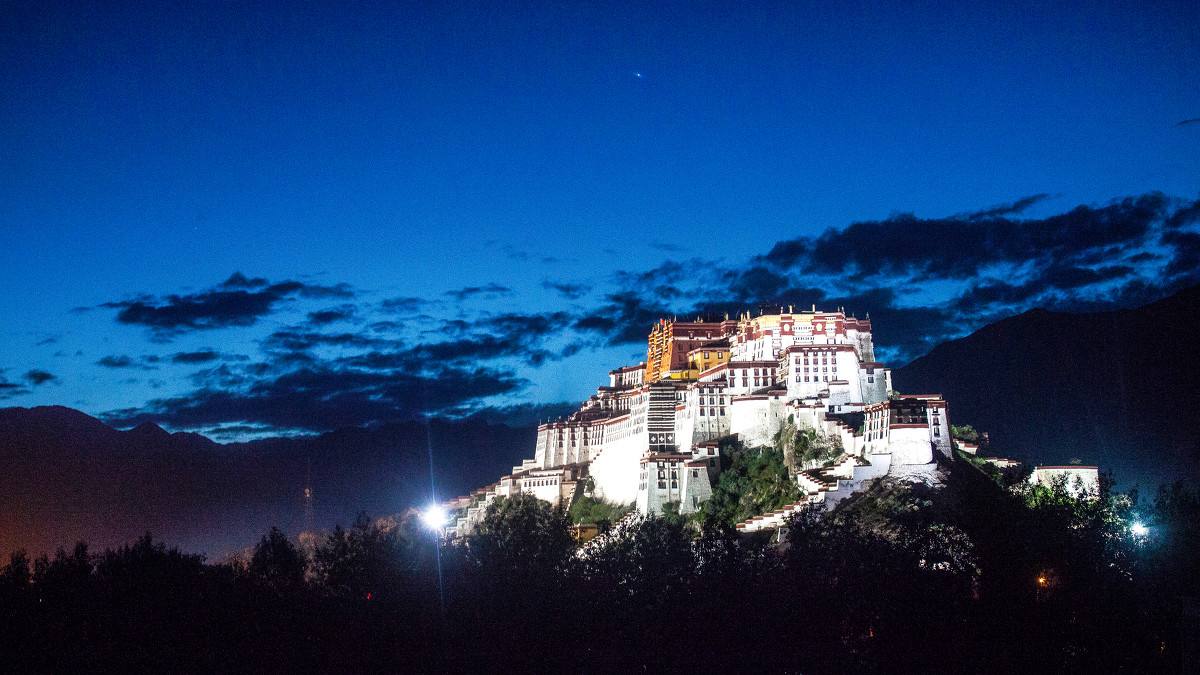 *藏西**旅游，发现拉萨没有高楼，问当地人，刷新我对拉萨的认识！