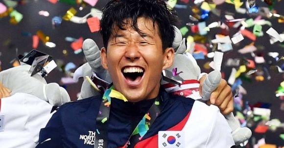 *钟金**国对“在美国有女朋友”的传闻作出解释，车太贤撇嘴表示怀疑