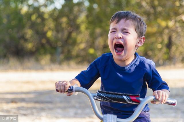 6岁之前孩子的心理发展影响,宝宝发育迟缓的表现家长注意