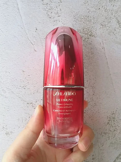 红腰子和小棕瓶精华哪个好用,小棕瓶精华和红腰子精华哪个好用